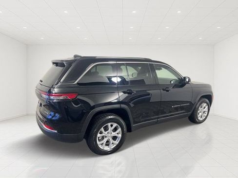 Certified 2023 Jeep Grand Cherokee Limited w/ Luxury Tech Group II AWD/4WD image 6