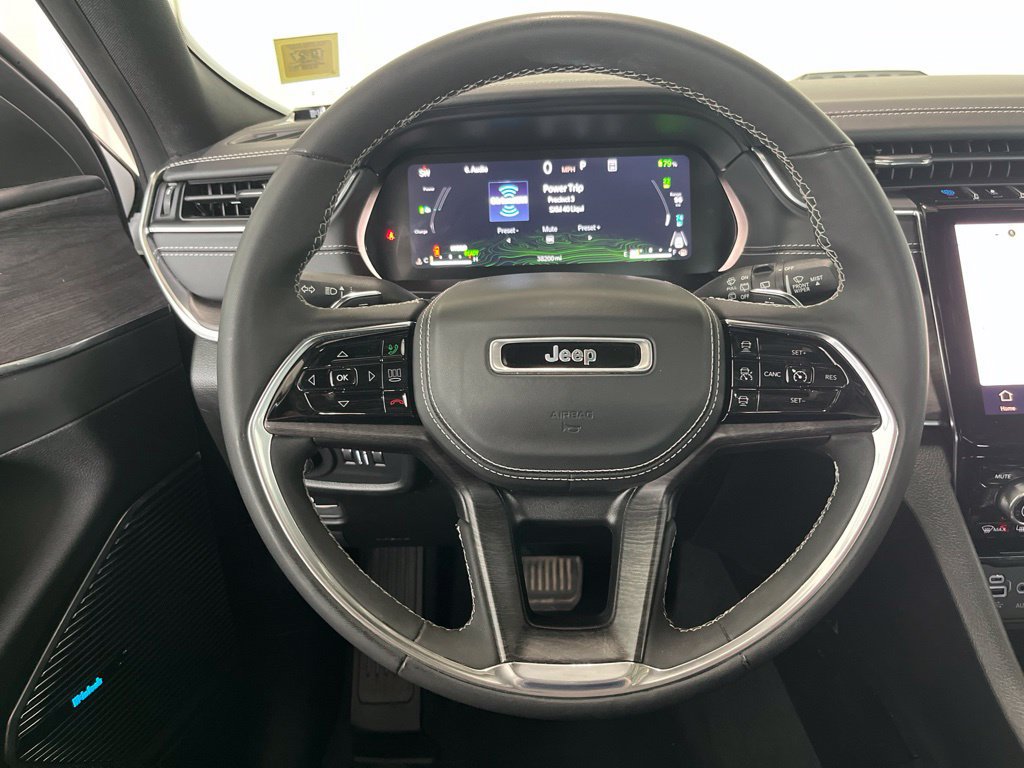 Used 2023 Jeep Grand Cherokee Overland w/ Luxury Tech Group IV AWD/4WD image 7