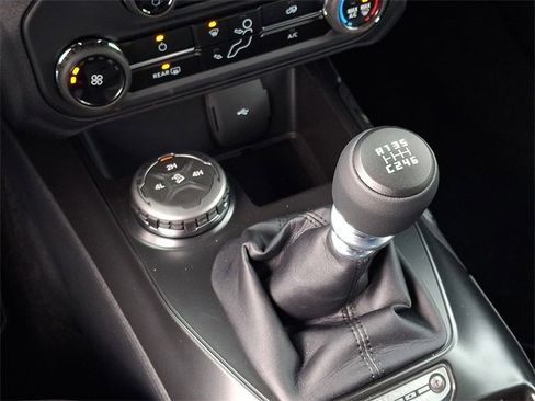 New 2025 Ford Bronco Base image 7