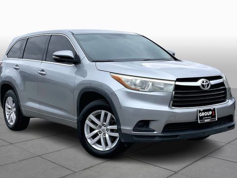 Used 2015 Toyota Highlander LE image 3
