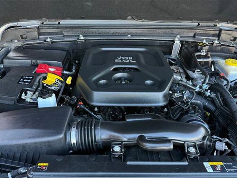 Used 2021 Jeep Wrangler 4WD Unlimited image 4