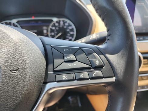 Used 2021 Nissan Sentra SV w/ SV Premium Package FWD image 32
