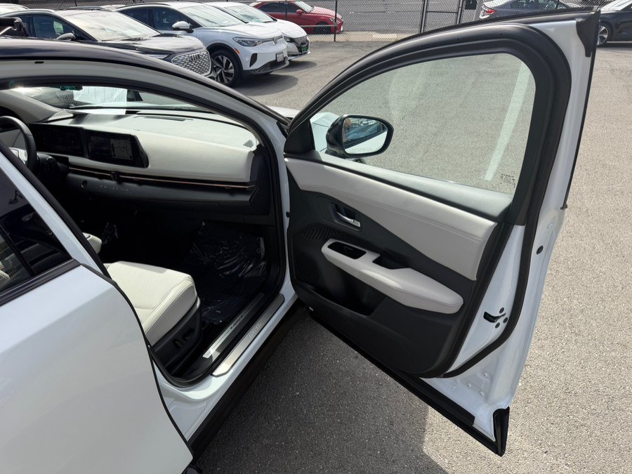 Used 2024 Nissan Ariya AWD image 39