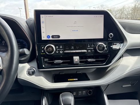 Used 2023 Toyota Highlander Platinum image 25