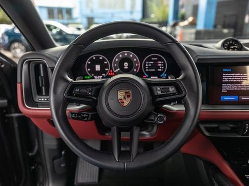 Certified 2025 Porsche Cayenne Coupe AWD/4WD image 6