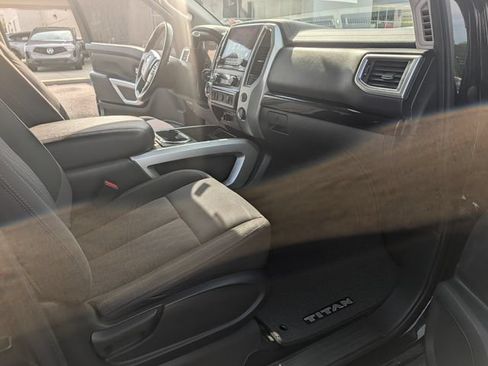 Used 2020 Nissan Titan SV w/ SV Convenience Package RWD image 28