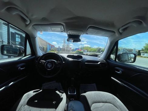 Used 2019 Jeep Renegade Altitude w/ Quick Order Package 2XM FWD image 29