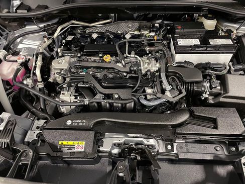 Used 2025 Toyota Corolla Cross LE image 35