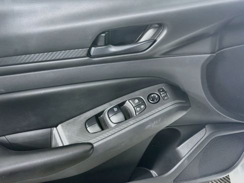 Used 2024 Nissan Altima 2.5 S FWD image 15