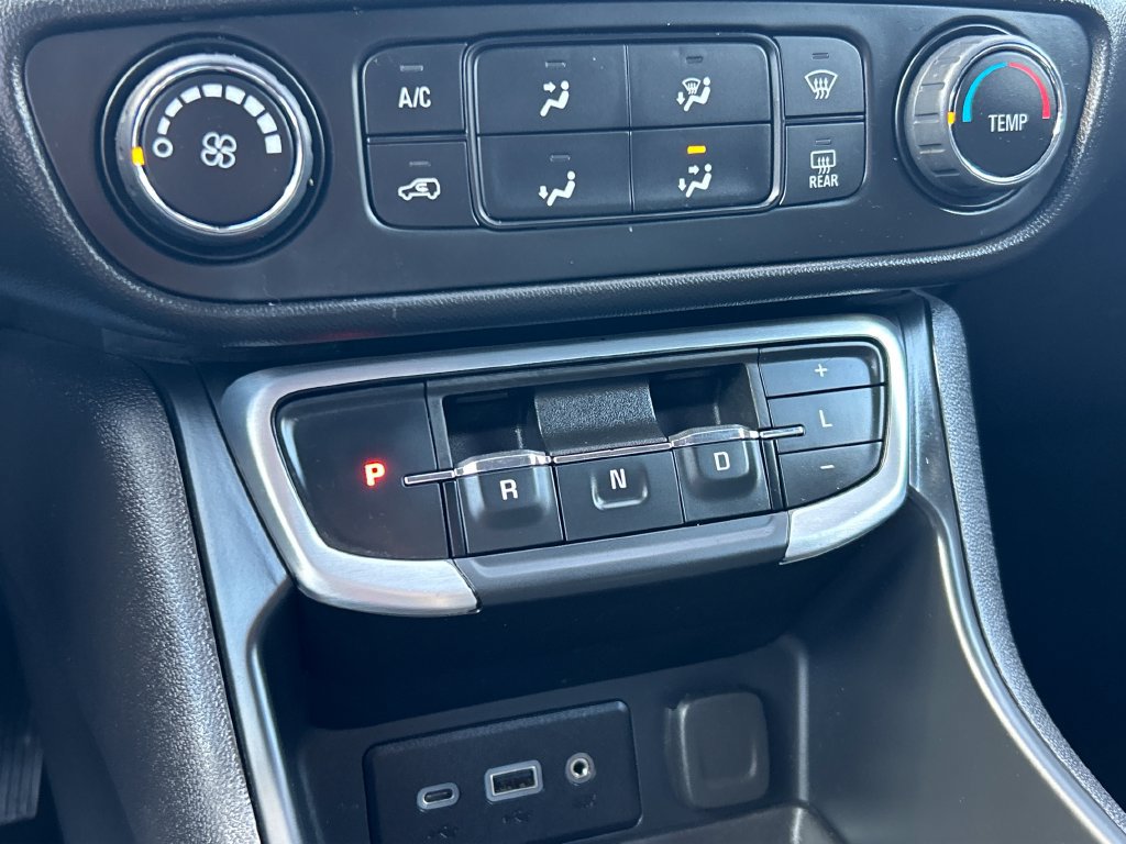 Used 2024 GMC Terrain SLE AWD/4WD image 23