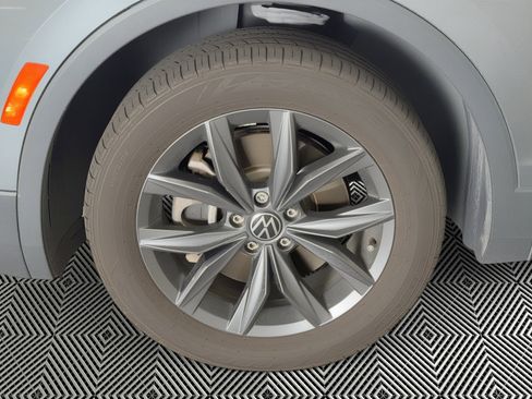 Used 2022 Volkswagen Tiguan SE image 12