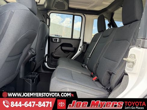 Used 2024 Jeep Wrangler Sport S image 27
