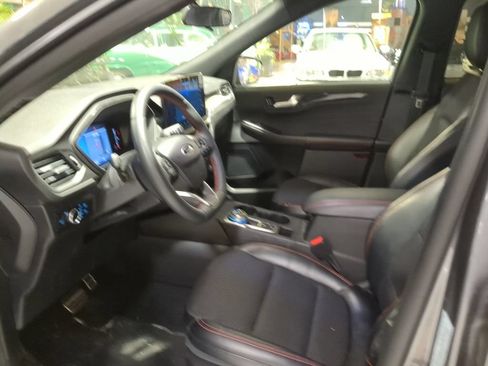 Used 2024 Ford Escape ST-Line w/ Tech Pack #1 AWD/4WD image 17