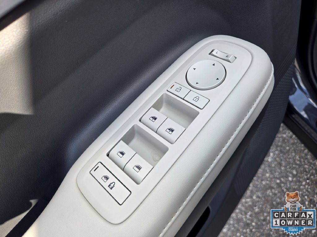 Used 2025 Hyundai Santa Fe SEL FWD image 26