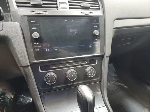 Used 2018 Volkswagen Golf SE FWD image 32