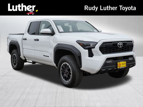 Certified 2025 Toyota Tacoma TRD Off-Road image 1