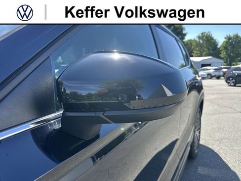 New 2026 Volkswagen Taos SE FWD image 10