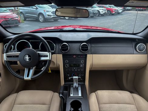 Used 2009 Ford Mustang Convertible RWD image 2