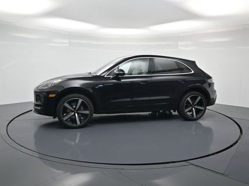 New 2026 Porsche Macan image 2