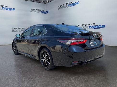 Used 2024 Toyota Camry SE image 7