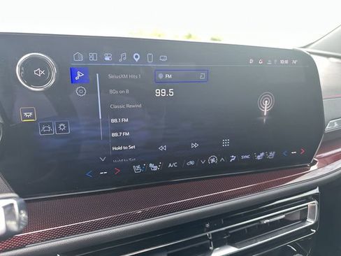 Used 2025 Chevrolet Traverse RS image 25