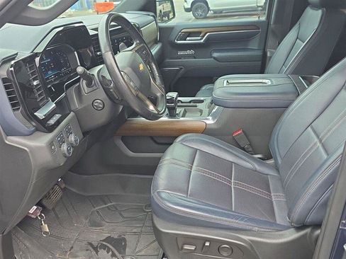 Used 2022 Chevrolet Silverado 1500 High Country w/ High Country Premium Package AWD/4WD image 14