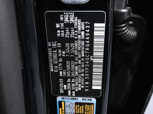 Used 2024 Kia Telluride EX w/ EX Captain's Chair Package FWD image 17