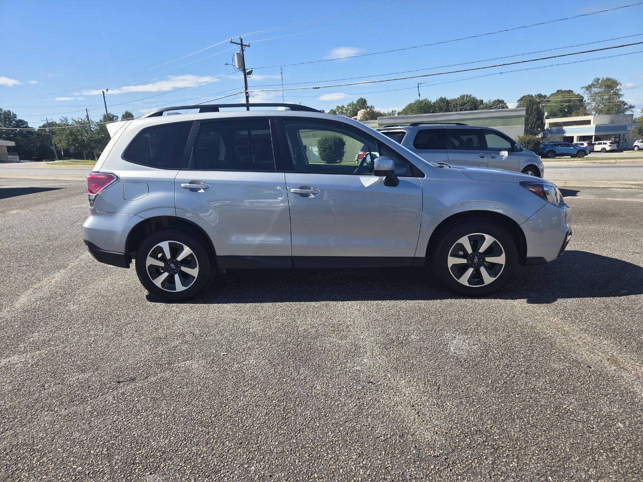 Used 2017 Subaru Forester 2.5i Premium w/ All-Weather Package AWD/4WD image 2