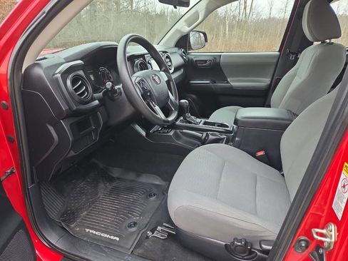 Used 2017 Toyota Tacoma SR image 11