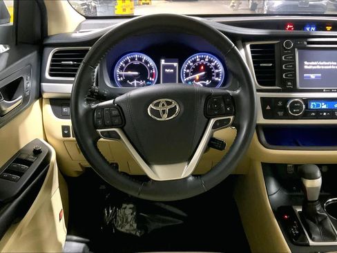 Used 2019 Toyota Highlander Limited image 10