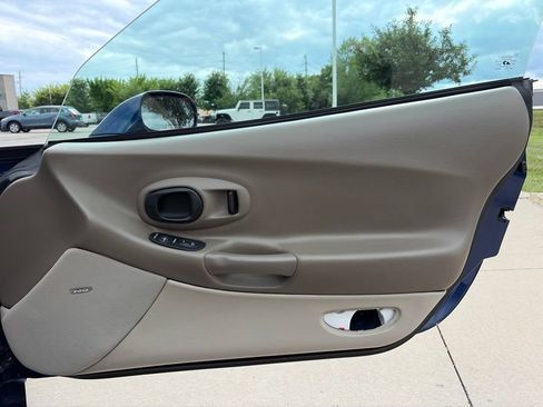 Used 2004 Chevrolet Corvette Convertible w/ Preferred Equipment Group RWD image 22
