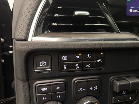 Used 2025 Chevrolet Tahoe Premier AWD/4WD image 42