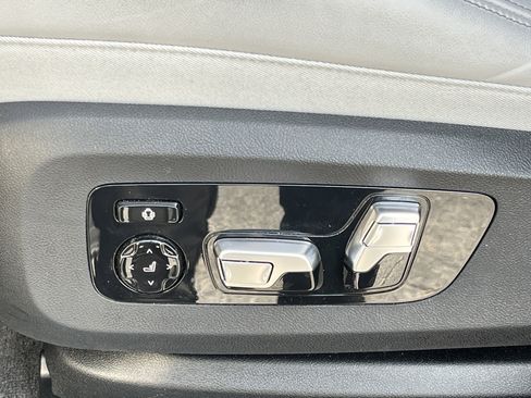Used 2025 BMW XM image 21