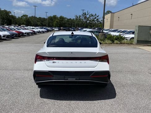 New 2026 Hyundai Elantra SE FWD image 7