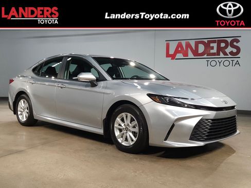 Used 2025 Toyota Camry LE w/ Convenience Package FWD image 1