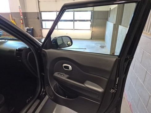 Used 2019 Kia Soul FWD image 25