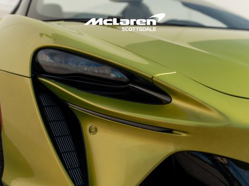 Used 2025 McLaren Artura Spider image 11