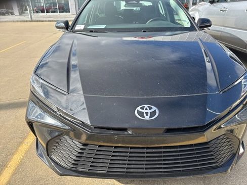 Used 2025 Toyota Camry LE image 33