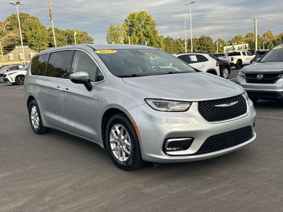 Used 2023 Chrysler Pacifica Touring-L