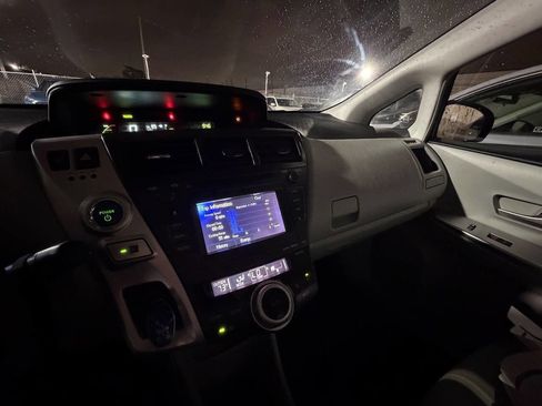 Used 2012 Toyota Prius V Five image 19