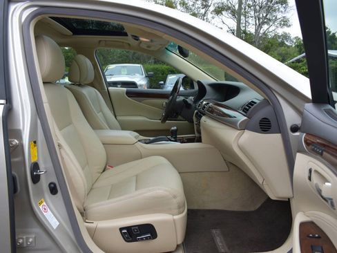 Used 2014 Lexus LS 460 AWD w/ Comfort Package image 8