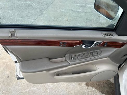 Used 2000 Cadillac De Ville w/ Comfort/Convenience Pkg image 6