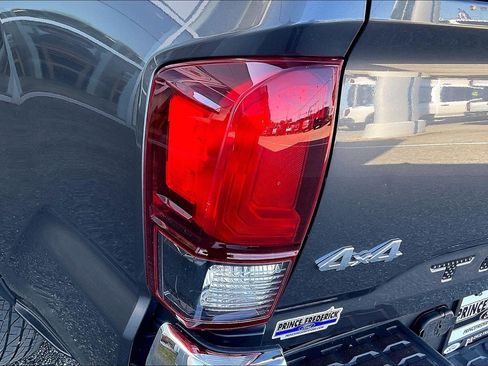 Used 2022 Toyota Tacoma SR5 AWD/4WD image 27