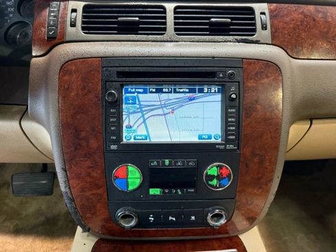 Used 2011 Chevrolet Avalanche LTZ image 16