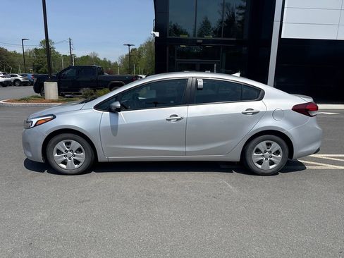 Used 2017 Kia Forte LX FWD image 2