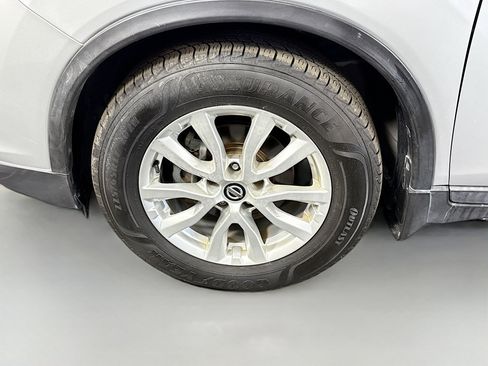 Used 2018 Nissan Rogue SV w/ Premium Package image 38