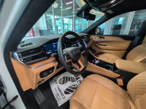Used 2024 Jeep Grand Cherokee L Summit AWD/4WD image 11