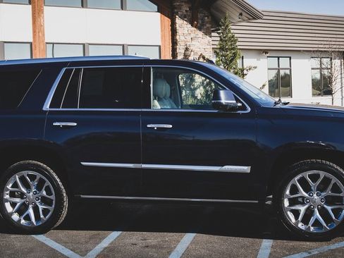 Used 2019 Cadillac Escalade Premium Luxury image 24