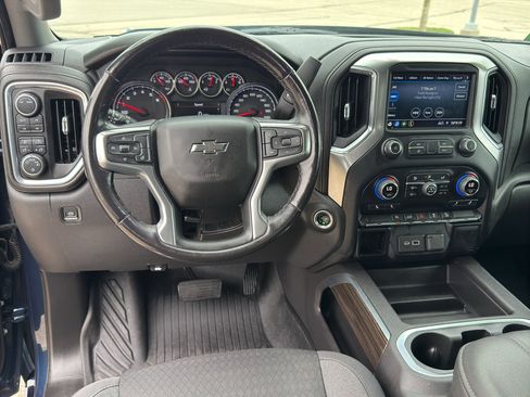 Used 2022 Chevrolet Silverado 1500 LT Trail Boss w/ Bed Protection Package AWD/4WD image 18