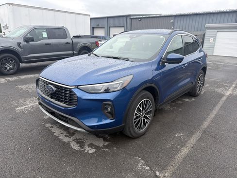 Certified 2023 Ford Escape SE w/ PHEV Premium Package FWD image 33
